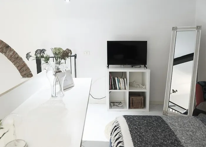 Comecasa Grazioso Loft In Crocetta Near Mangiagalli Διαμέρισμα